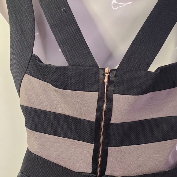 Victoria Beckham Tan and Black Mini peplum Dress superior fabric size 4 - Picture 8 of 12